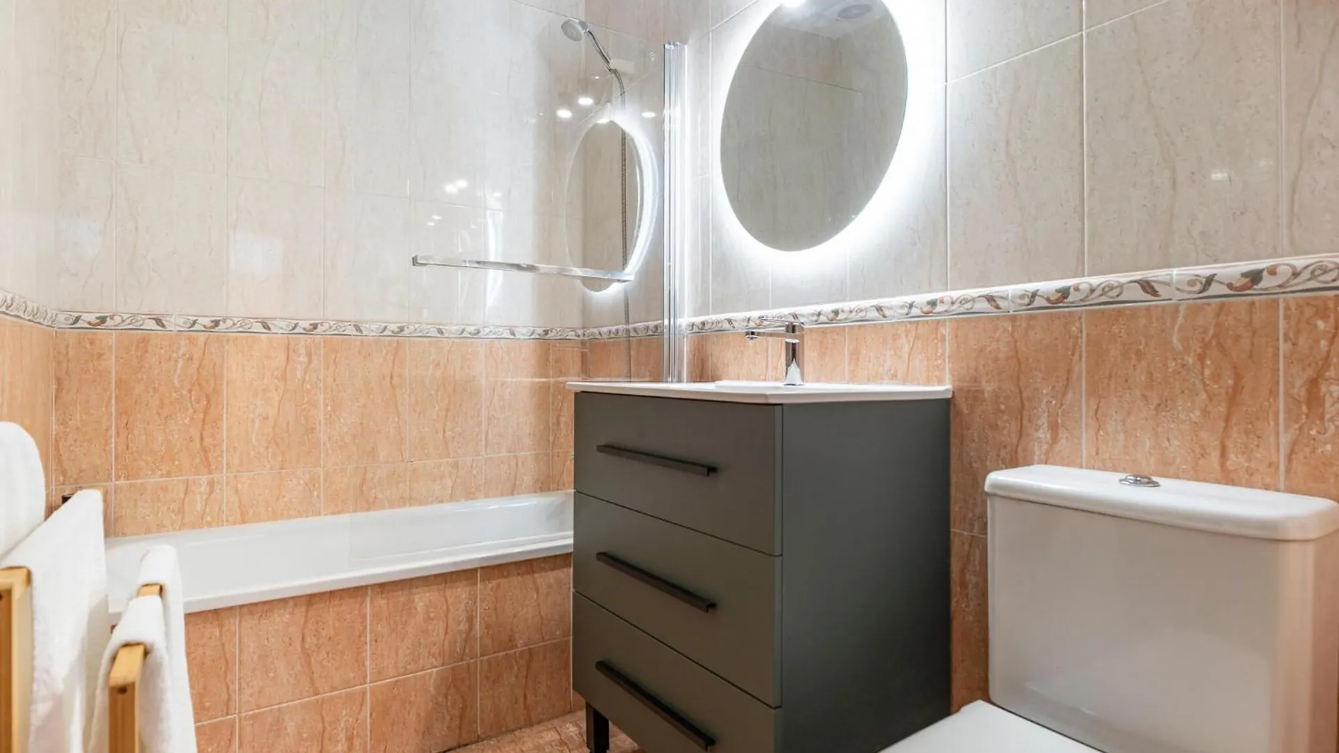 2 Bedroom Pet Friendly Apartment In Torrox